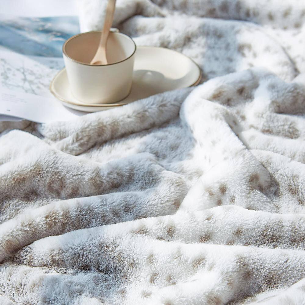 None Geometric Gray Flannel Sherpa 50 in. x 60 in. Throw Bed Blanket (2-Pack)